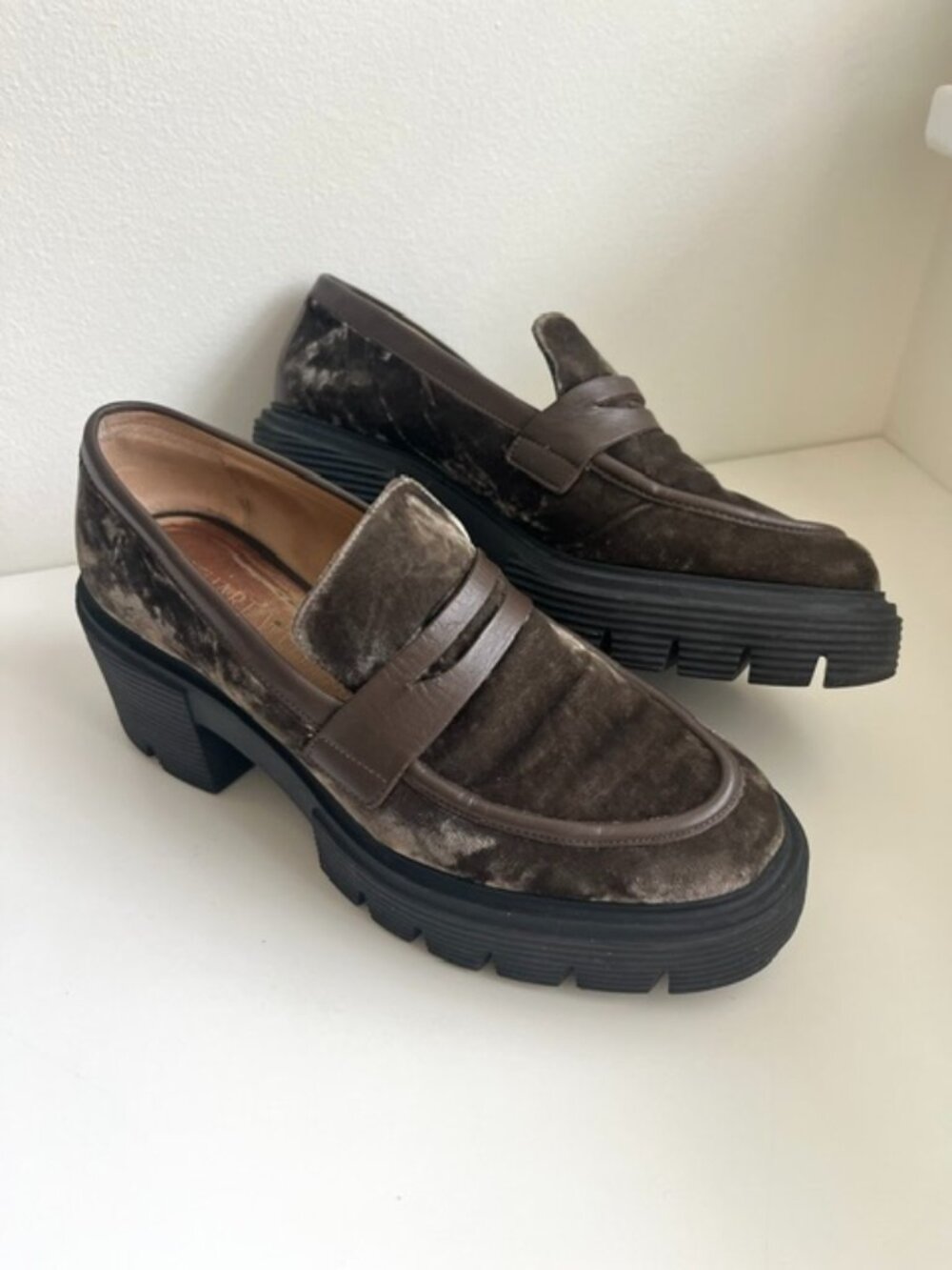 Stuart Weitzman Soho Loafers in Crushed Velvet | 7.5